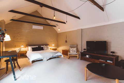 Devine Stays - Hayloft On ELizabeth - Hotel WA 1