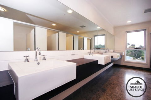 The Island Accommodation - Hotel WA 4