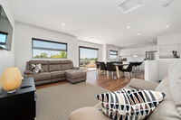 Book Dromana Accommodation Vacations Hotel WA Hotel WA