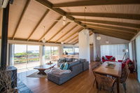 Book Peterborough Accommodation Vacations Hotel WA Hotel WA