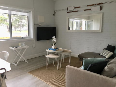 The Wheelhouse - 2BR Waterfront Apt In Town - Hotel WA 1