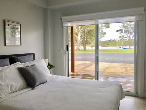 The Wheelhouse - 2BR Waterfront Apt In Town - Hotel WA 3
