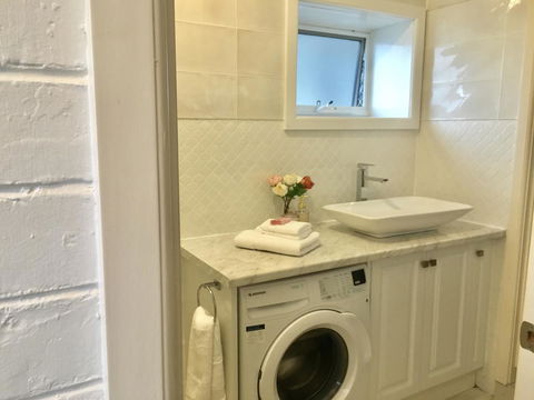 The Wheelhouse - 2BR Waterfront Apt In Town - Hotel WA 13