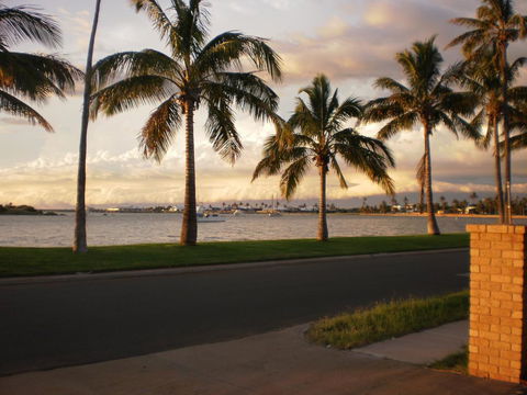 The Carnarvon Luxury Canal Home - Hotel WA 1