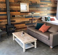 The Cottage - 58 Acre Farm Stay at Hanging Rock - Hotel WA