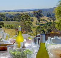 The Farmhouse - grape vines and rolling green hills - Hotel WA