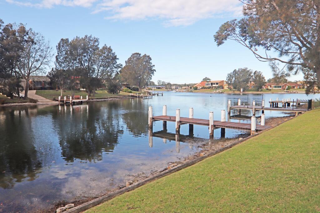 Browns Mountain NSW Hotel WA