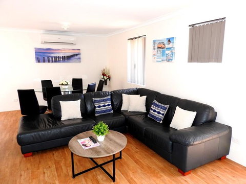 The Royal Dolphin Holiday Home - Hotel WA 0