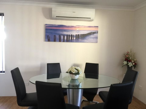 The Royal Dolphin Holiday Home - Hotel WA 3