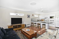 Book Mollymook Accommodation Vacations Hotel WA Hotel WA