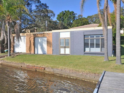 The Studio On The Lake @ Fishing Point, Lake Macquarie - Honestly Put The Line In And Catch Fish - Hotel WA 1