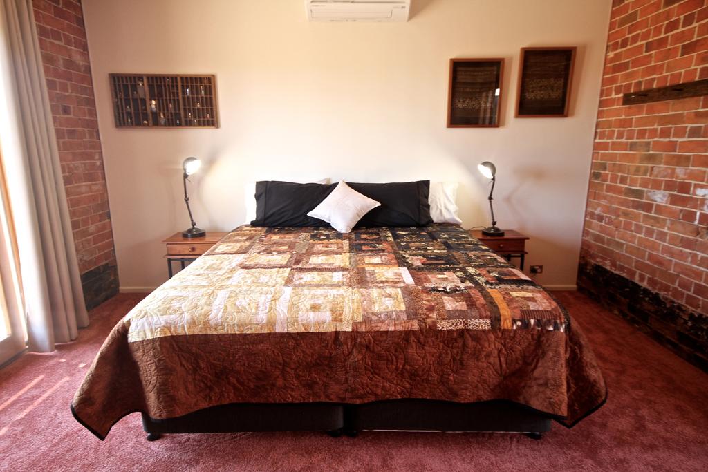 Browns Plains VIC Hotel WA