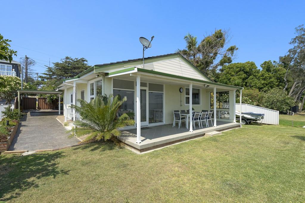 Lake Haven NSW Hotel WA