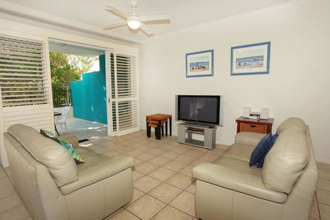 Unit 2, On The Park, 22 Frank Street Coolum Beach, 400 BOND, LINEN INCLUDED - Hotel WA 3