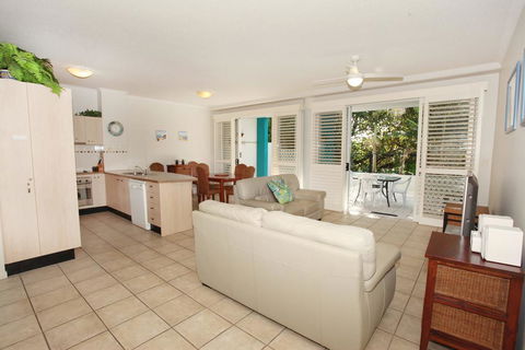 Unit 2, On The Park, 22 Frank Street Coolum Beach, 400 BOND, LINEN INCLUDED - Hotel WA 2