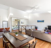 Unit 4 Rainbow Surf - Modern double storey townhouse with large shared pool close to beach and shop