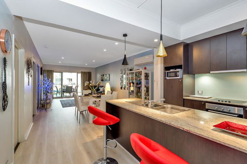 Venetian Canal Apartment-Close To Beaches And Marina - Hotel WA 0
