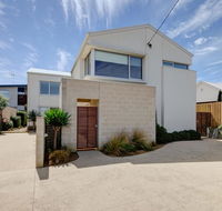 Villa Moyne - located in a quiet cul de sac and designed for beach families - Hotel WA