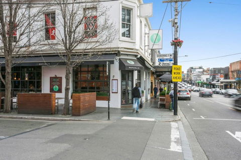 Walk To The MCG, The Tan, Botanic Gardens & Train - Hotel WA 3