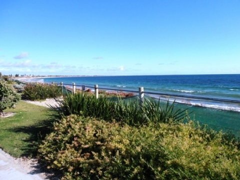 Warnbro Beach Family Accommodation - Hotel WA 3