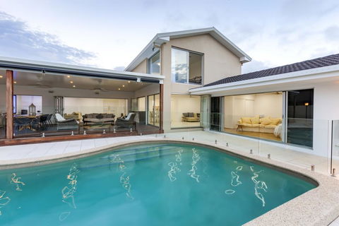 Waterfront Entertainer - Hotel WA 3