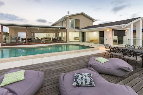 Waterfront Entertainer - Hotel WA 1