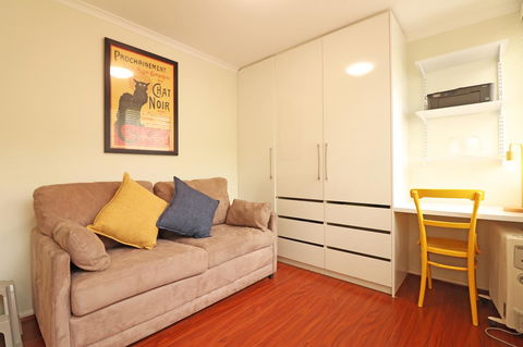 Colour Pop Fitzroy - 3 Bedroom Pet Friendly - Hotel WA 16