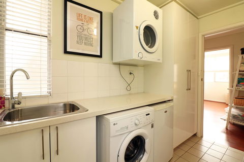 Colour Pop Fitzroy - 3 Bedroom Pet Friendly - Hotel WA 19