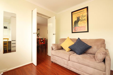 Colour Pop Fitzroy - 3 Bedroom Pet Friendly - Hotel WA 17