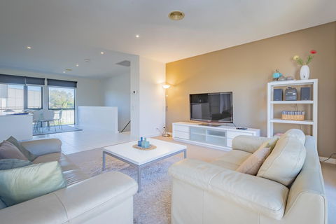 Stylish 3 Bedroom Townhouse - Free Parking - Hotel WA 1
