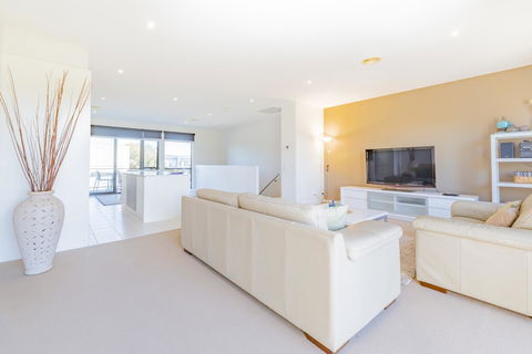 Stylish 3 Bedroom Townhouse - Free Parking - Hotel WA 4