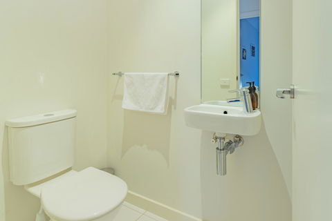 Stylish 3 Bedroom Townhouse - Free Parking - Hotel WA 22
