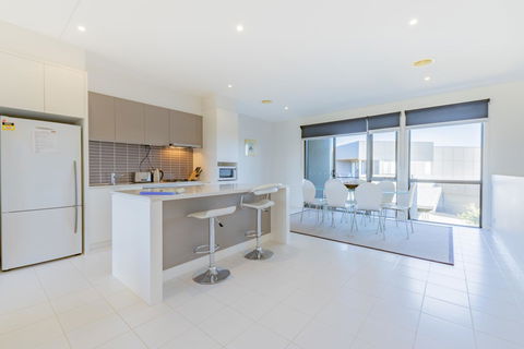 Stylish 3 Bedroom Townhouse - Free Parking - Hotel WA 3
