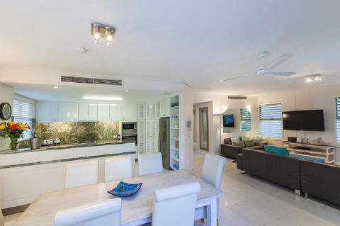 Emerald Noosa - Hotel WA 9