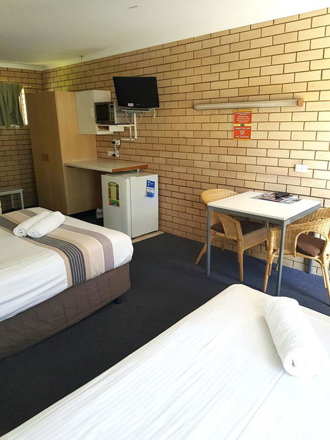 Twin Pines Motel - Hotel WA 2
