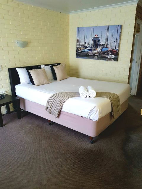 Twin Pines Motel - Hotel WA 20