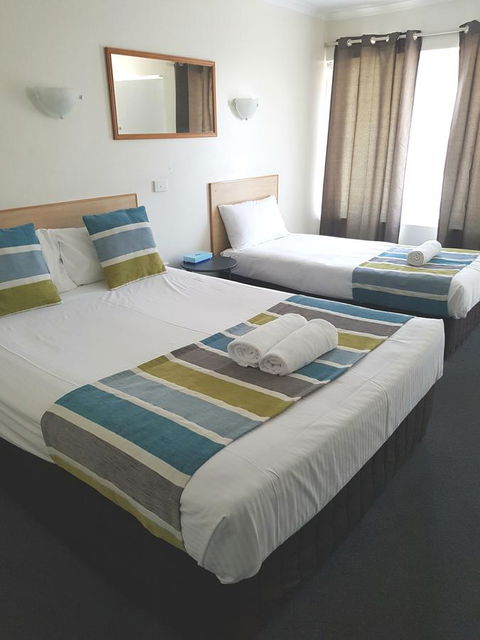 Twin Pines Motel - Hotel WA 11