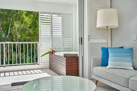 Palm Cove Paradise - Couples Spa Beach Getaway - Hotel WA 8