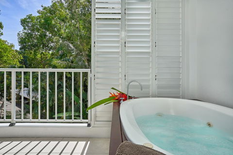 Palm Cove Paradise - Couples Spa Beach Getaway - Hotel WA 3