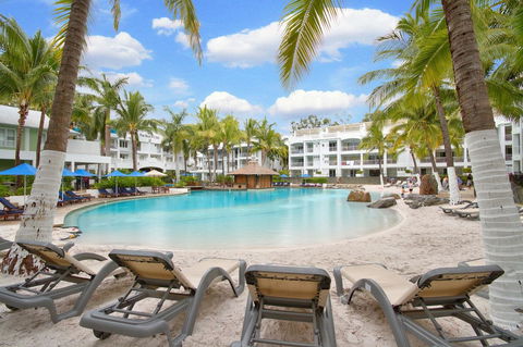 Palm Cove Paradise - Couples Spa Beach Getaway - Hotel WA 15