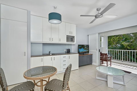 Palm Cove Paradise - Couples Spa Beach Getaway - Hotel WA 9