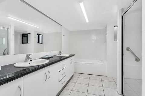 Roydon Beachfront Apartments - Hotel WA 23