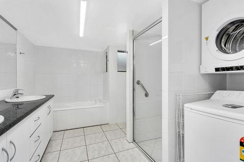 Roydon Beachfront Apartments - Hotel WA 24