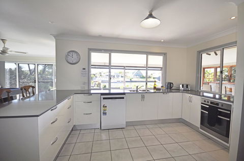 Bribie Island Canal Holiday Destination! - Hotel WA 5
