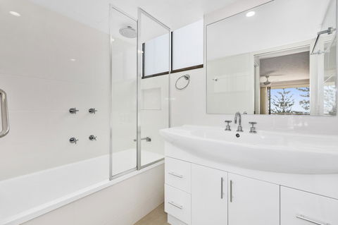 Columbia Beachfront Apartments On Rainbow Bay - Hotel WA 24