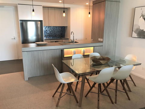 Qube Broadbeach Ocean View Apartments - Hotel WA 26
