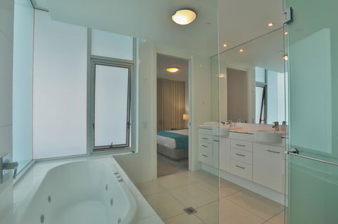Reflection On The Sea - Hotel WA 11