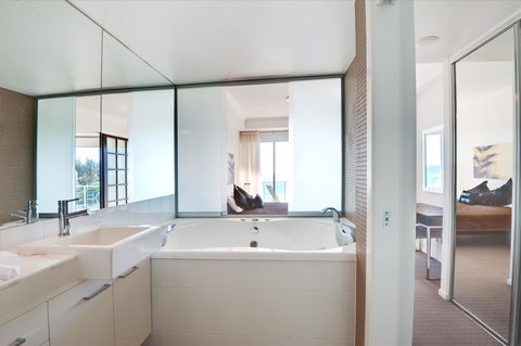 Reflection On The Sea - Hotel WA 1