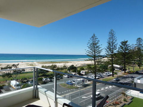 Pure Kirra - Hotel WA 12
