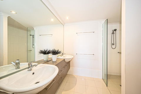 On The Bay Apartments - Hotel WA 18